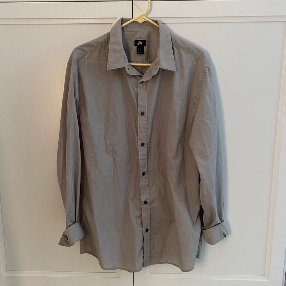 Like-New H&M Easy Iron Gray Button Down shirt, Size XL